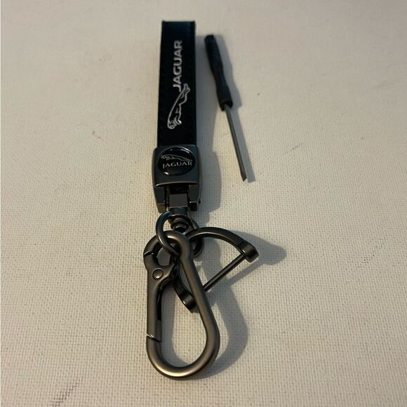Jaguar Logo Key Fob Keychain in Black and Silver Leather NWT - Picture 2 of 4